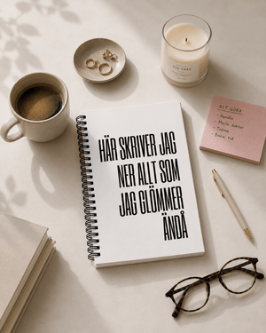 Rolig notebook med citat för den glömske, designad av Pyntat.
