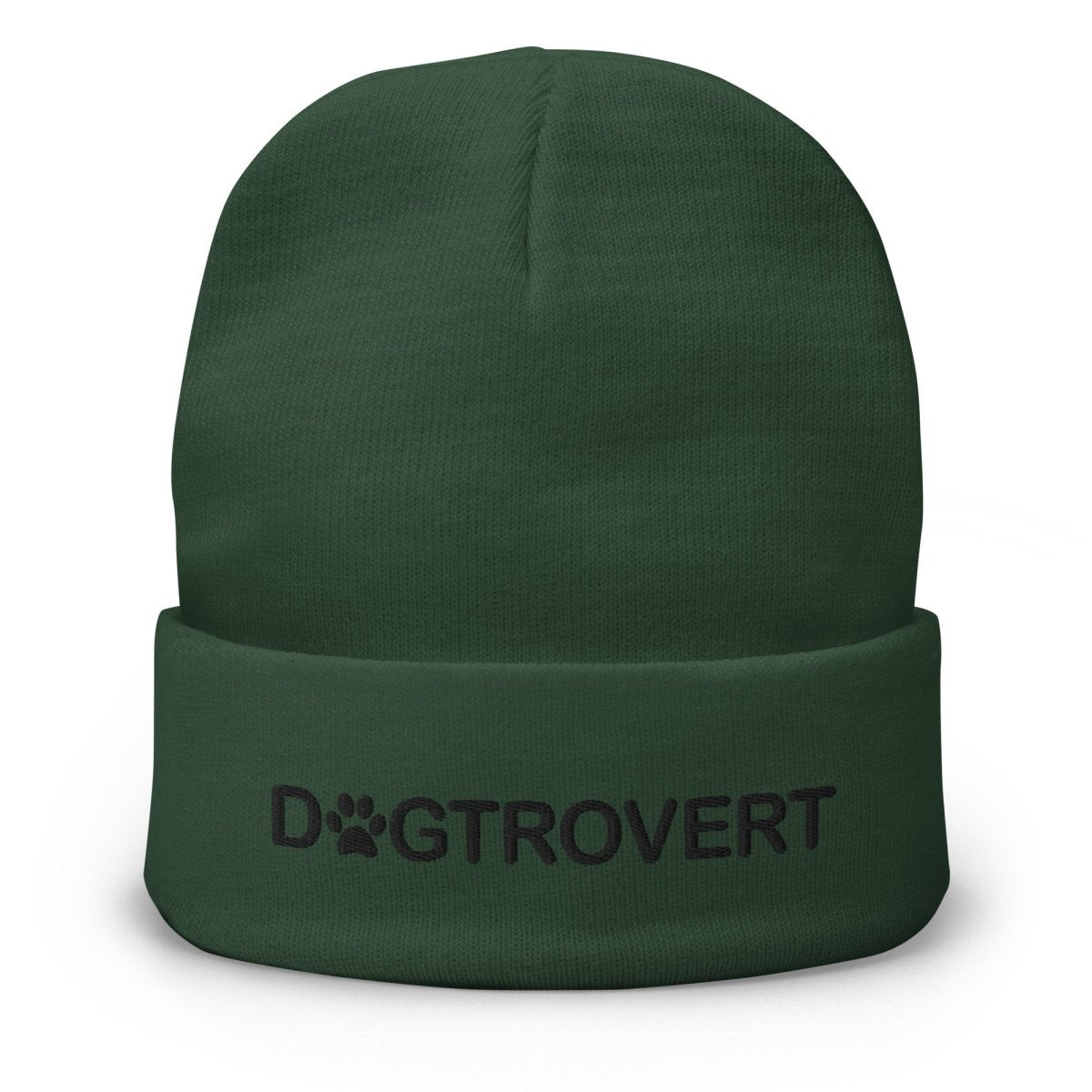 Grön beanie med texten Dogtrovert – broderad mössa för hundägare från Pyntat.