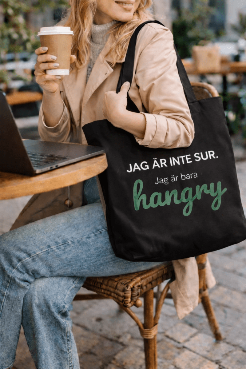 Tygpåse - Hangry - Pyntat - Tygpåsar med citat, presenter och uttryck att matcha med familj och vänner