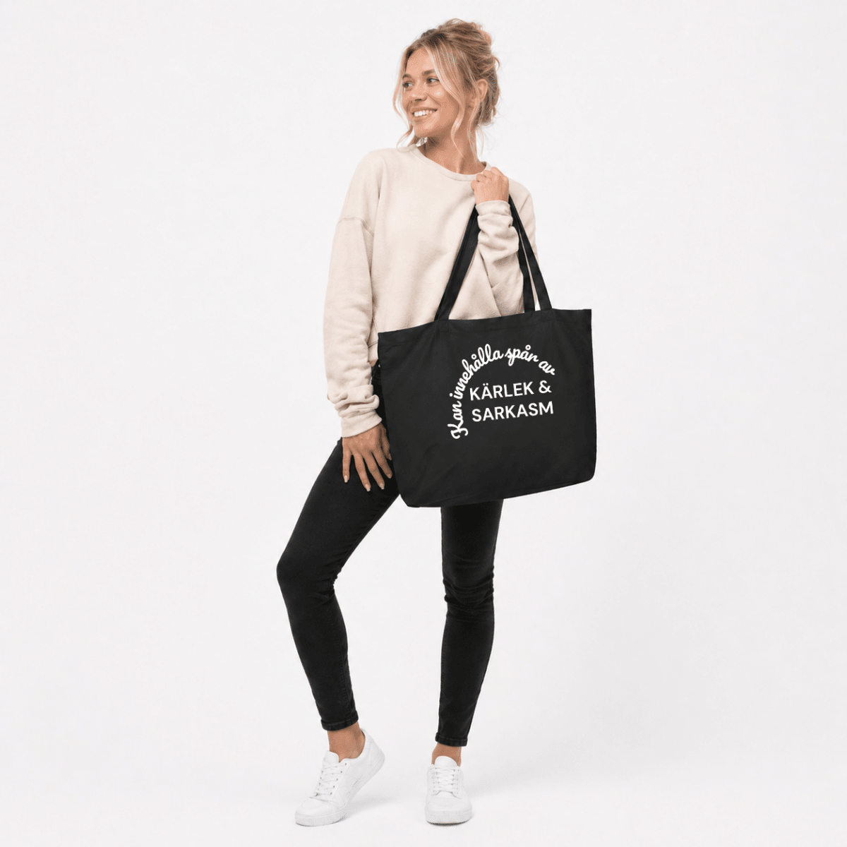 Tygpåse XL - Kan innehålla spår av - Pyntat - Tygpåsar med citat, presenter och uttryck att matcha med familj och vänner