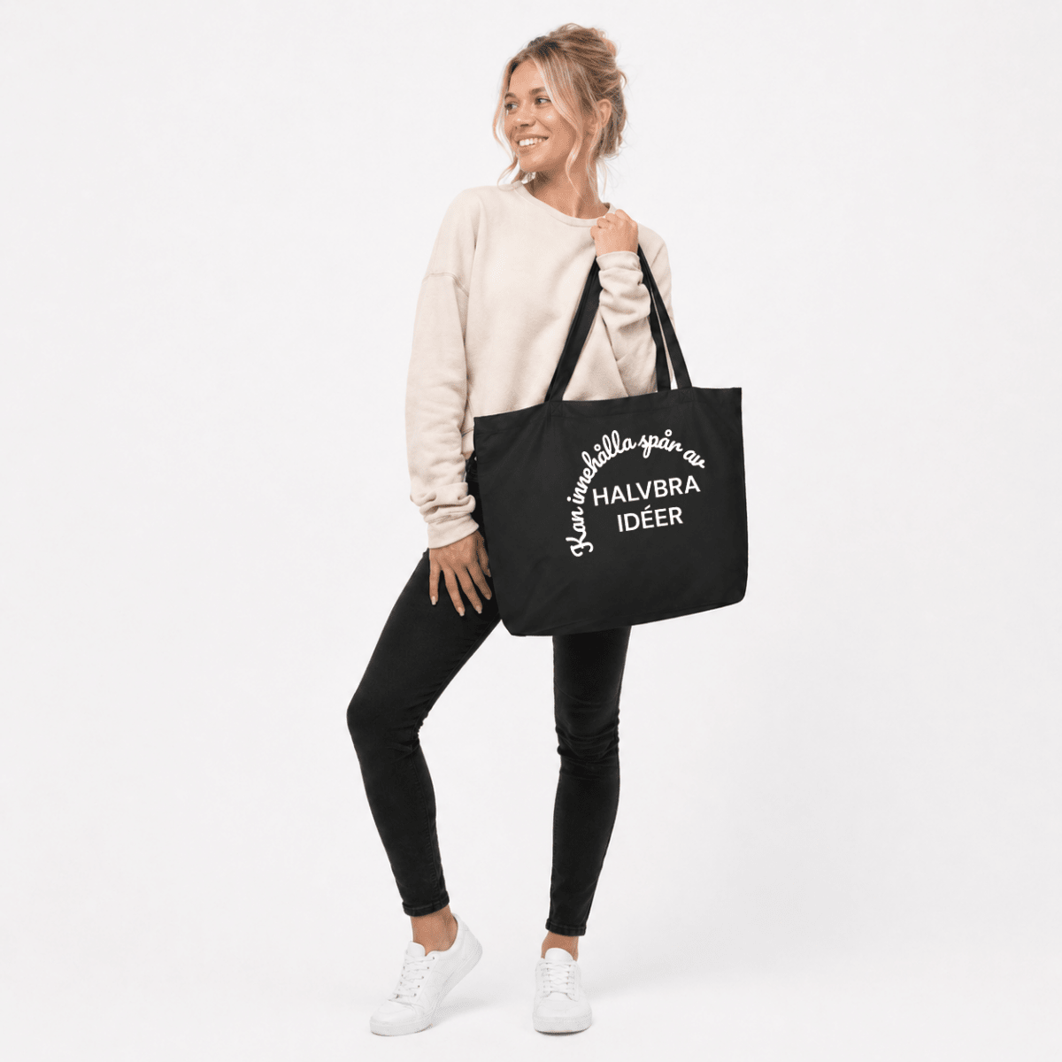 Tygpåse XL - Kan innehålla spår av - Pyntat - Tygpåsar med citat, presenter och uttryck att matcha med familj och vänner